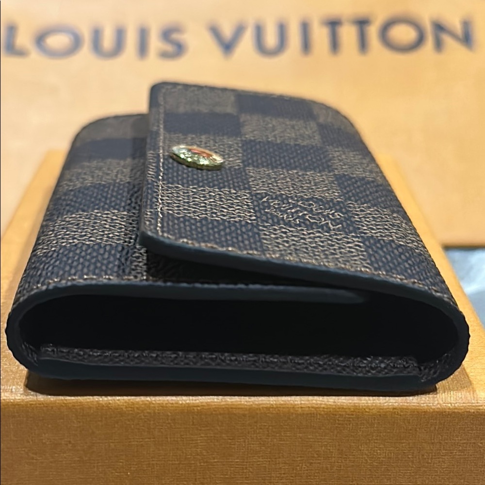 Louis Vuitton Damier Wallet - Picture 4 of 9